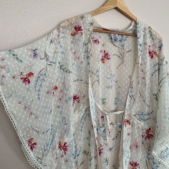 Lightweight Shawl - Picture 3 of 6